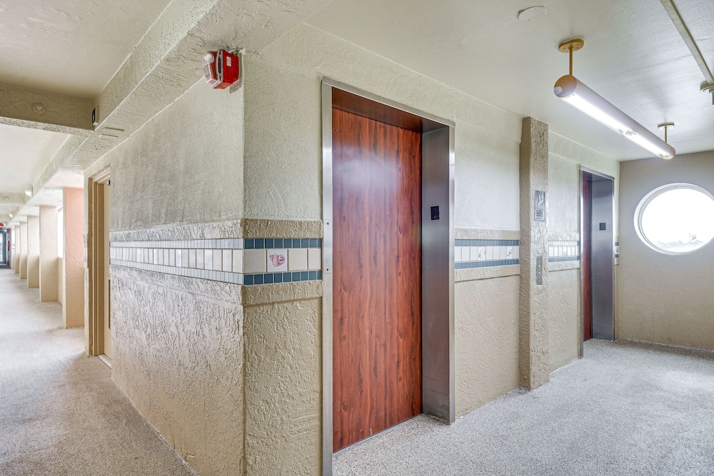 Daytona Beach Oceanfront Condo w/ Pool Access! view 5