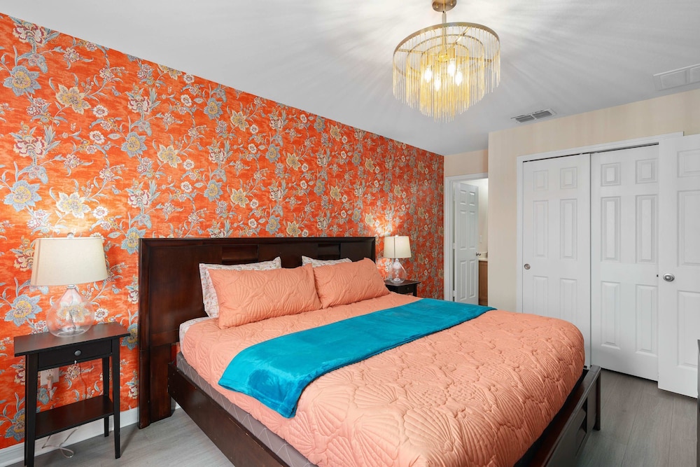 Super Fun-colors Gameroom Lakeviews Sleeps 13