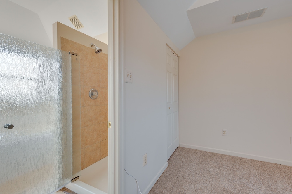 Owings Mills Townhouse: 8 Mi to Liberty Reservoir! - Property Image 1