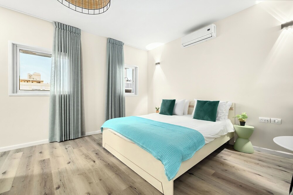Netanya Beach Pool Studio by Sea N' Rent