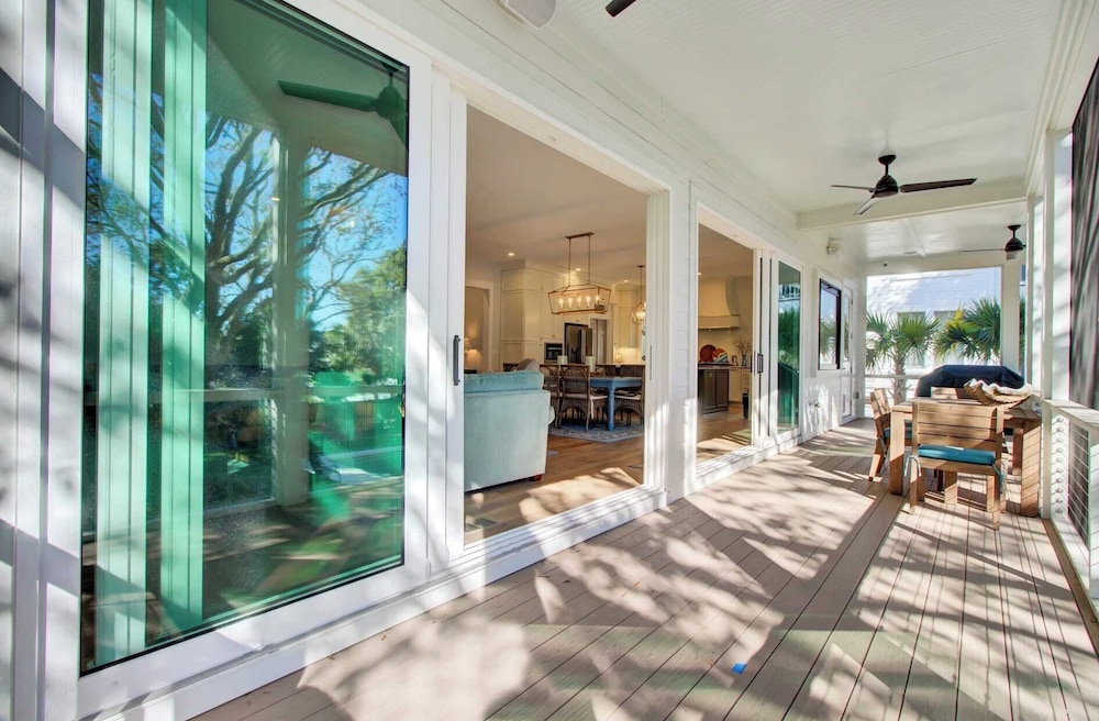 Walk to the Beach + Private Pool, Rooftop Terrace, Balcony 3602 Cameron
