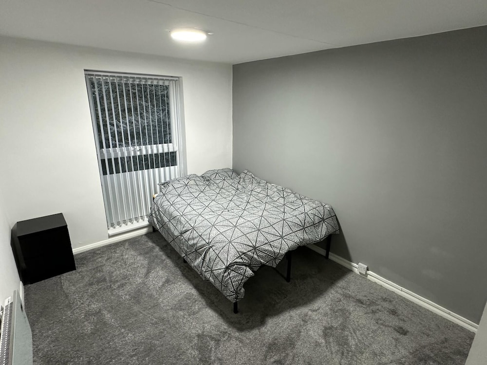 Beautiful 2-bed Apartment in Birmingham view 3