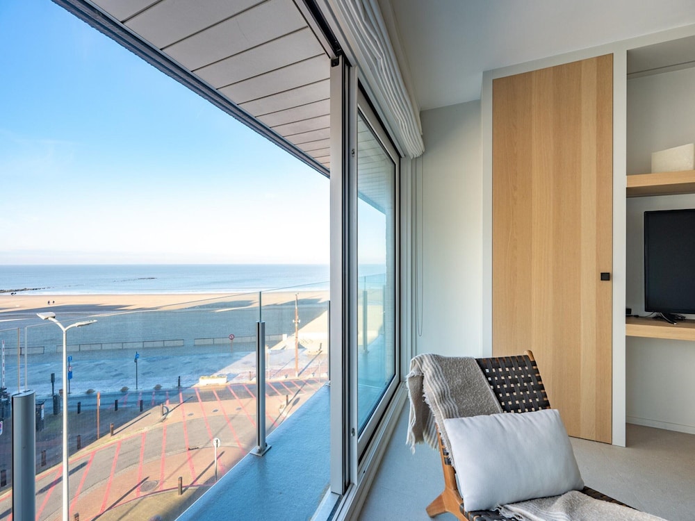 Apartment by the Beach With Stunning Sea View