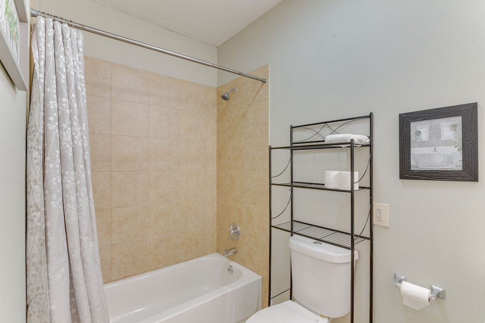 Walk to Beach: Galveston Vacation Rental!