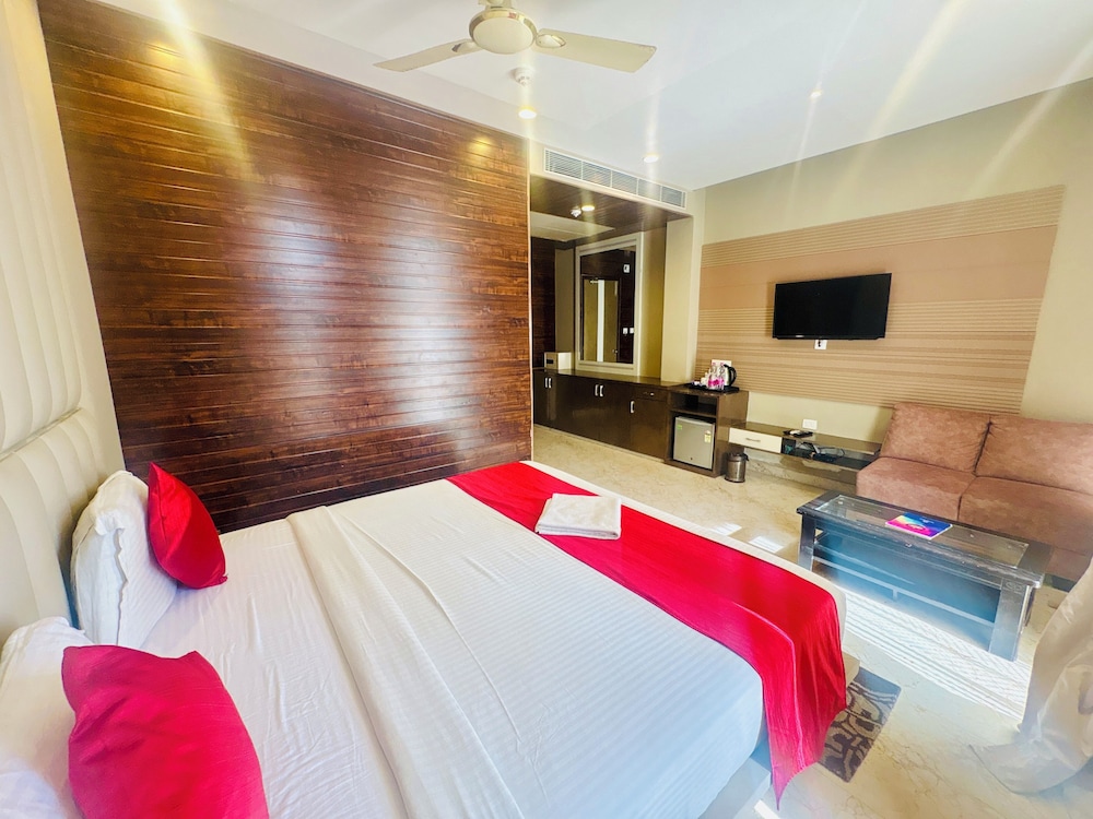 The Bay Suites Puri With Sea View