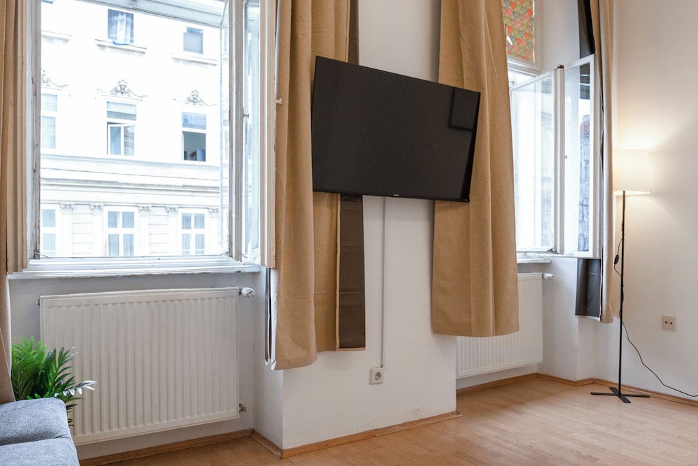 2BR Apt Near Stadthalle