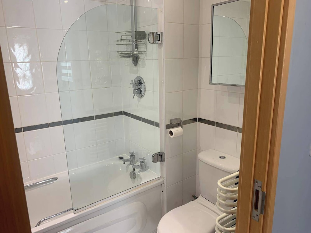 Central Liverpool Apartment-sleeps 6-free Parking