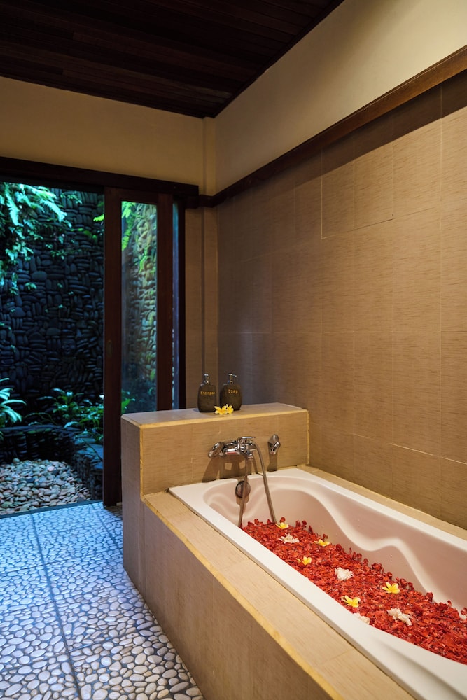 Hening Suite Ubud