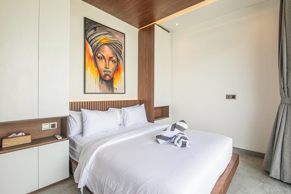 Tropical Elegance 5BR Canggu Villa Near Beach