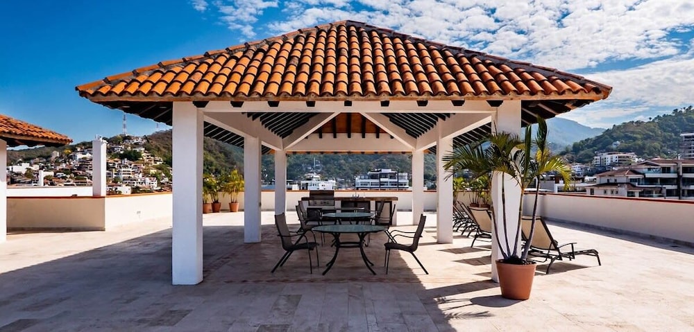 Ocean View 2Br Condo-balcony-beach-pool VDS 111