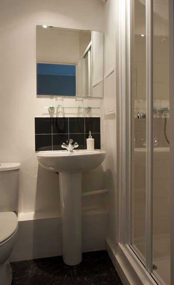 Gyves Guest House