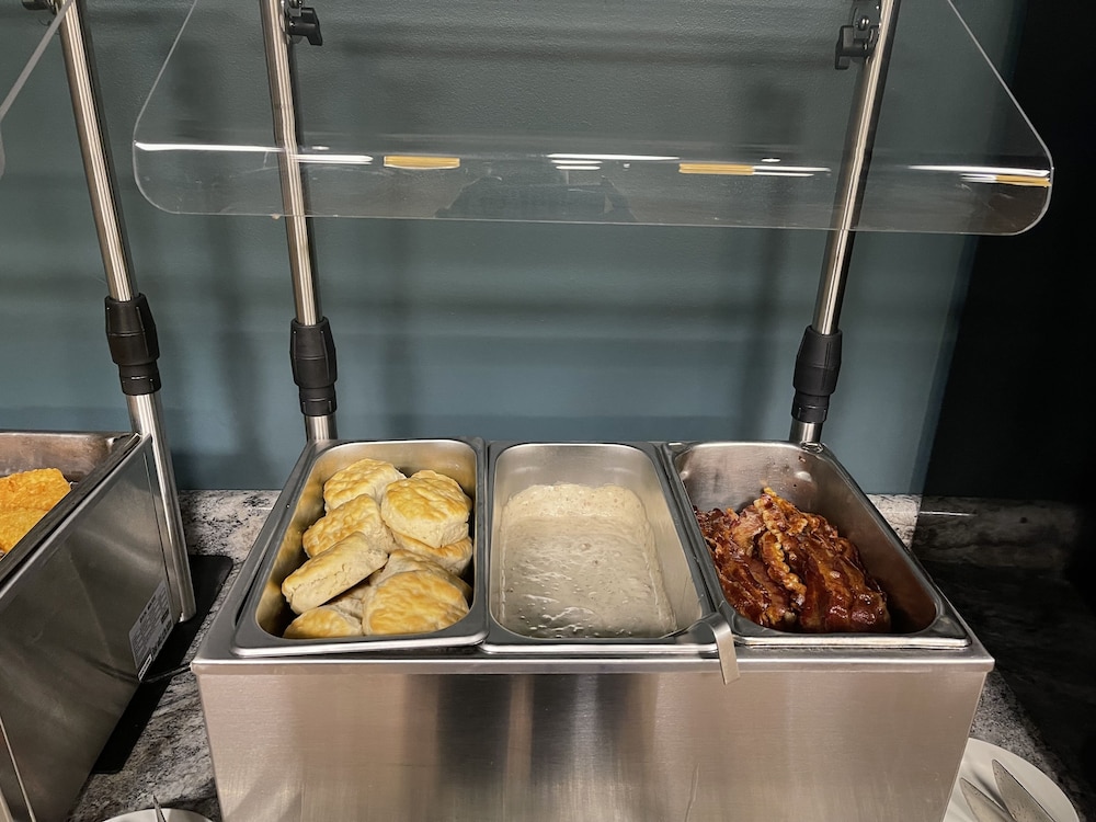 Bloomington Vacations - The Chateau Hotel and Conference Center - Property Image 9