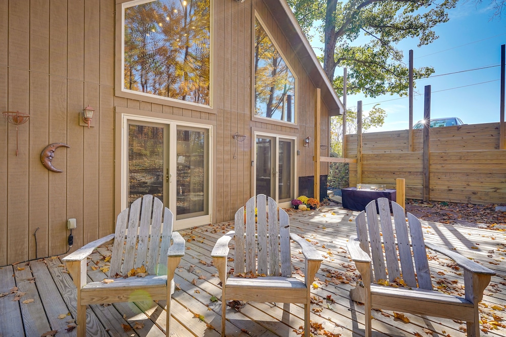 Delaware 'wooded River Retreat' w/ Views & More view 4