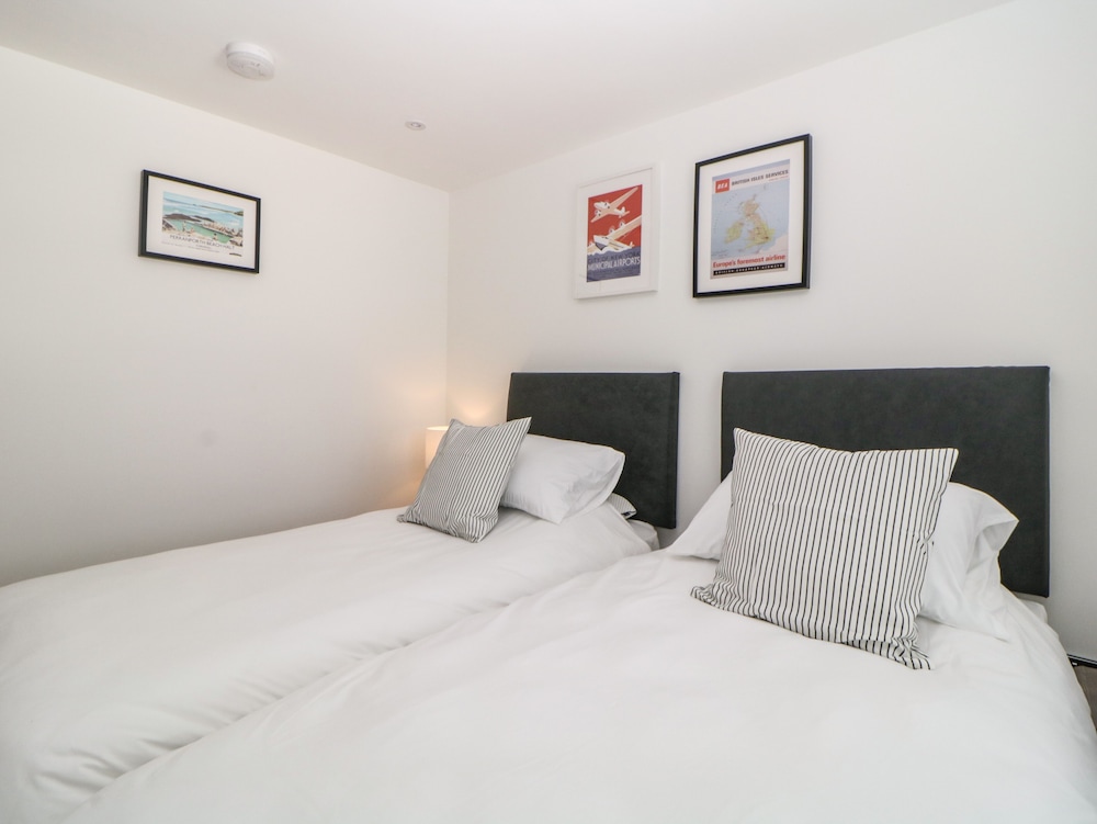 Apartment 4 10 Somers Court