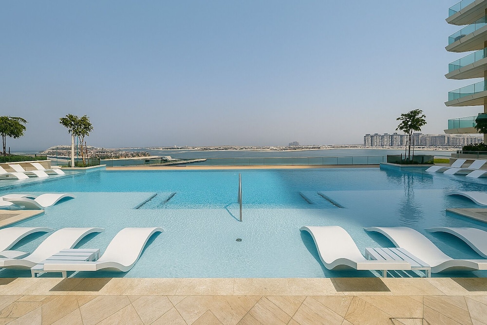 KeyRock - Sea View Beachfront Penthouse