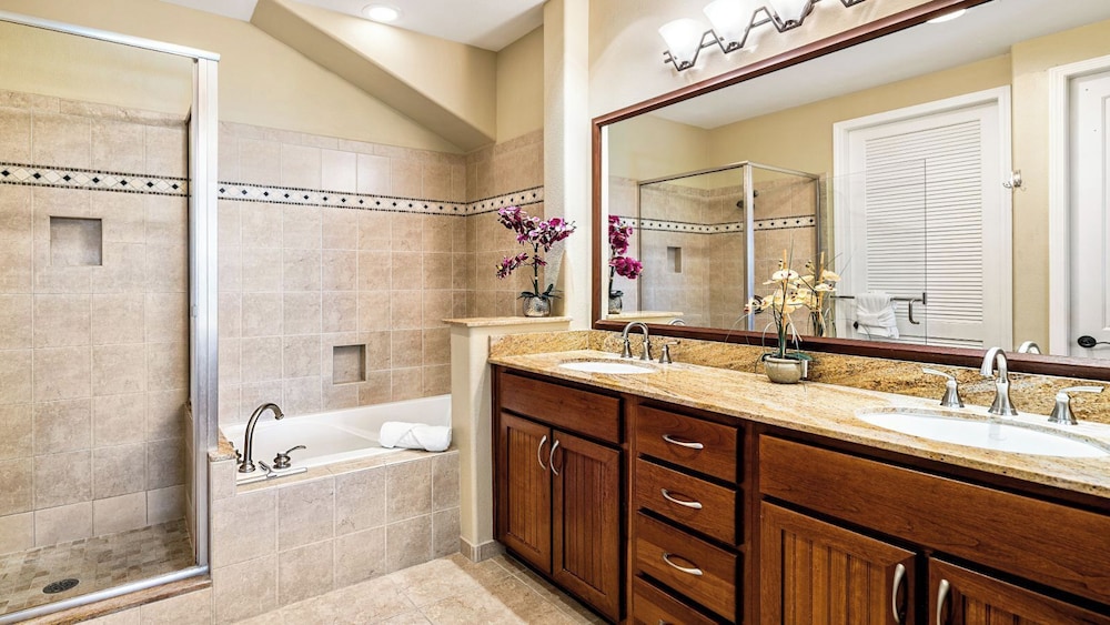 Family & Couples' Fun - Golf, Mountain & Lake Views + Walk to Dining & Beach - Vrkcv