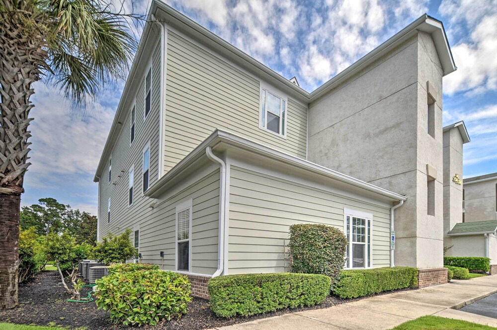 Centrally Located Studio w/ Pool in Myrtle Beach view 5