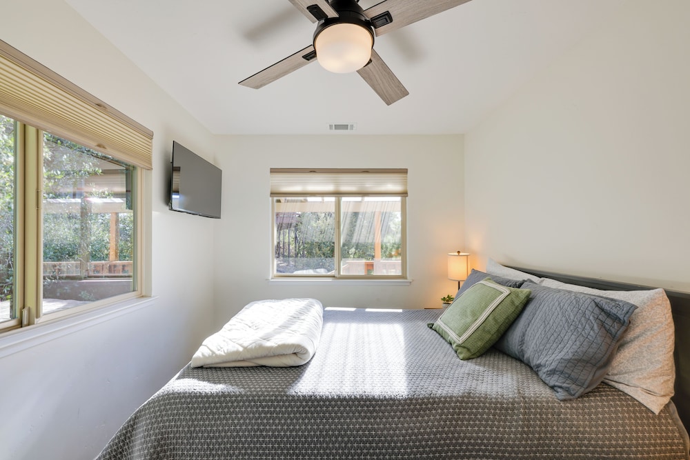 Ski, Hike & Fish: Mtn-view Gem w/ Deck in Tuolumne