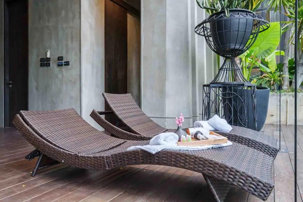 Luxury Pool Villa With Jacuzzi & Lift by Thonglor