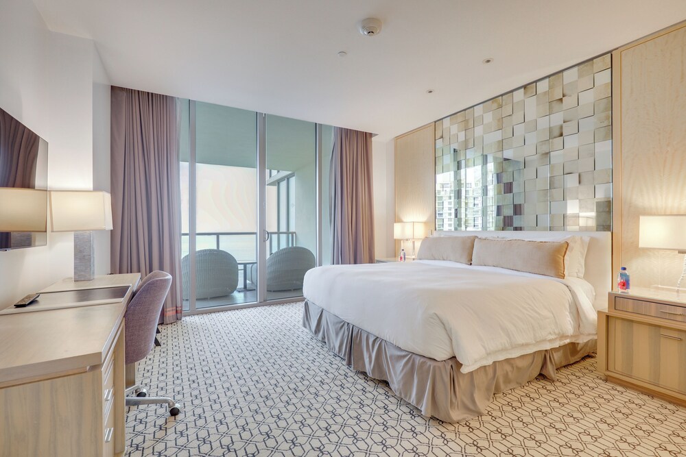 Luxe Beachfront Unit w/ Pool Access in Bal Harbour