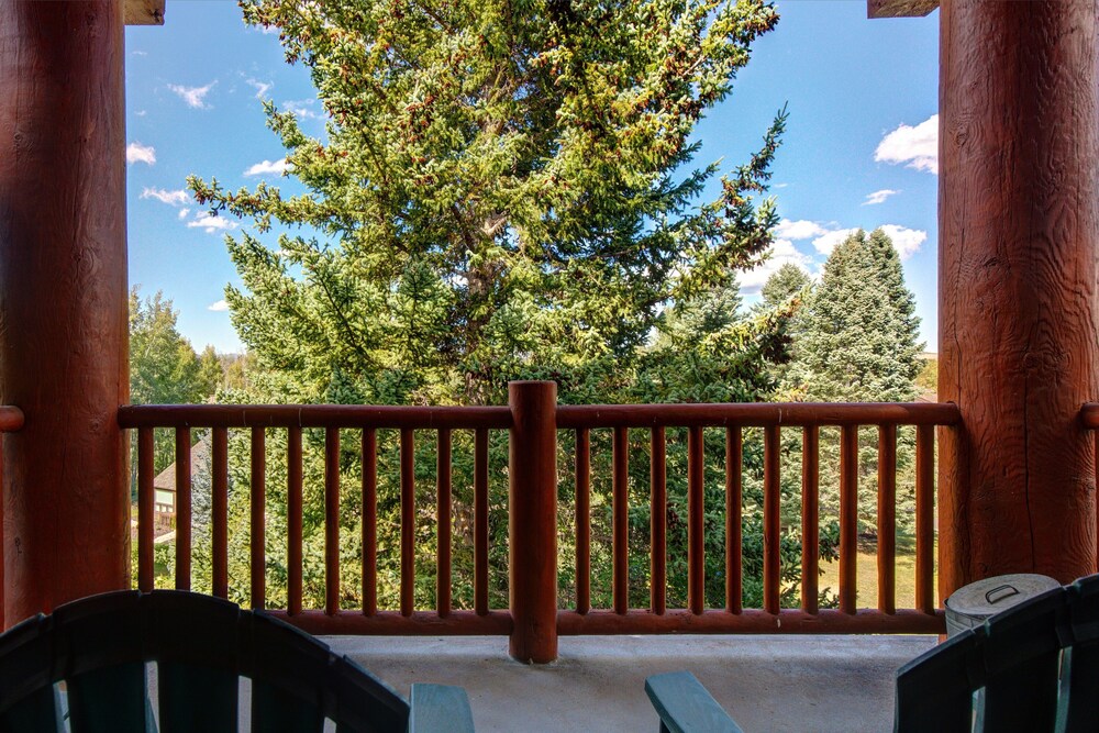 Snow Flower 028 3 Bedroom Condo by RedAwning view 2