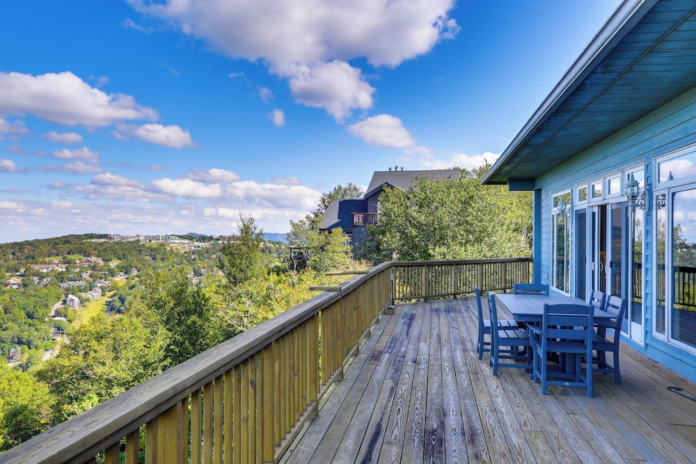 Beech Mtn Views, Next to Ski Resort: Home w/ Decks