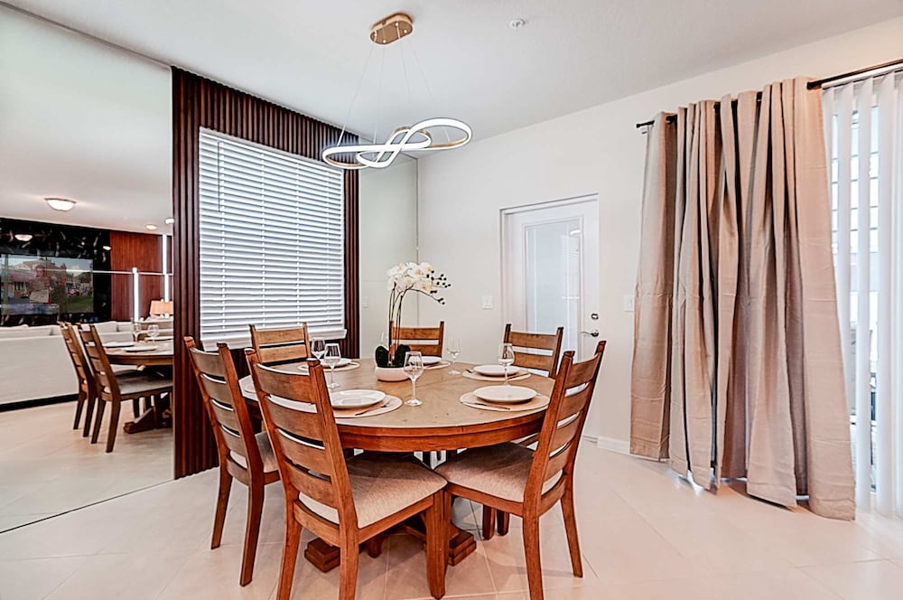 16101 Dream Home Perfect for Families Near Disney Water Parks