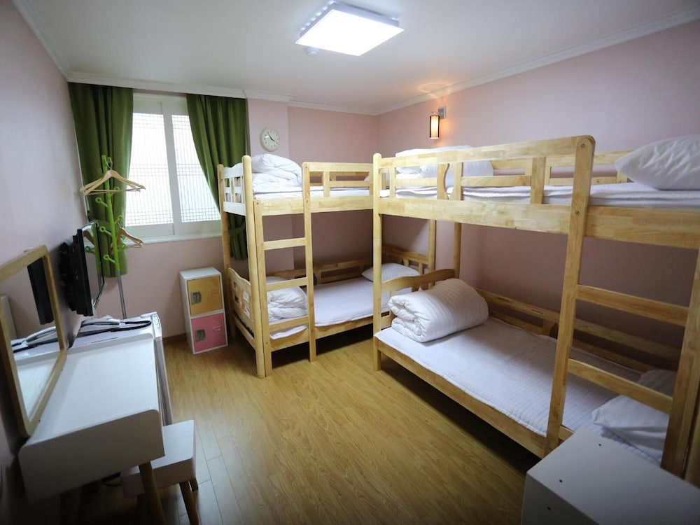 Jeju R Hotel & Guest House - Hostel