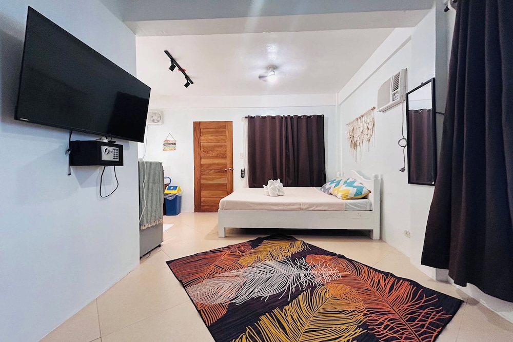 Lazy Daze Hometel Boracay