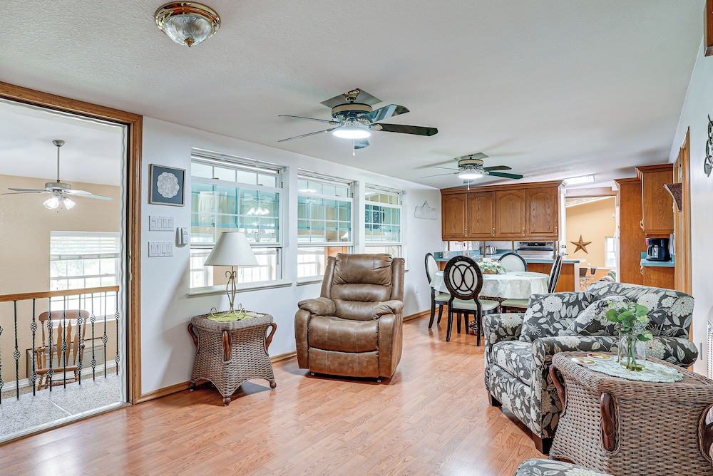Pet the Sheep! Rural & Spacious Polk City Retreat