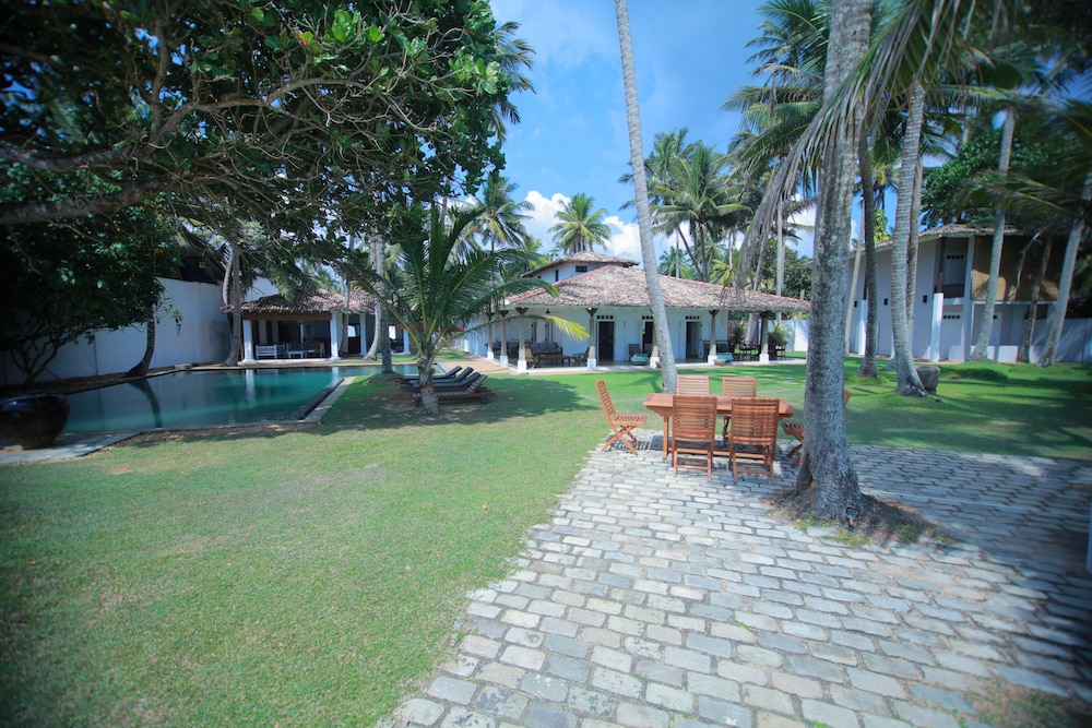 Olanda Private Beach Villa