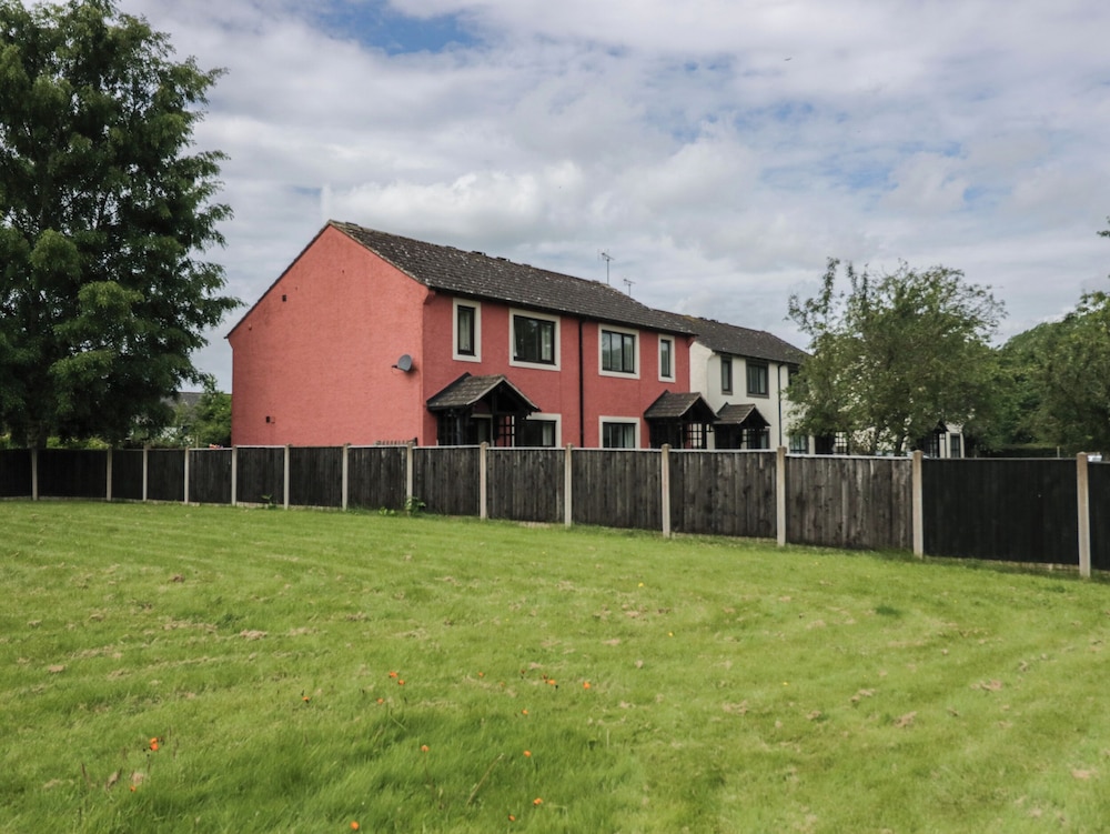 9 Eamont Park