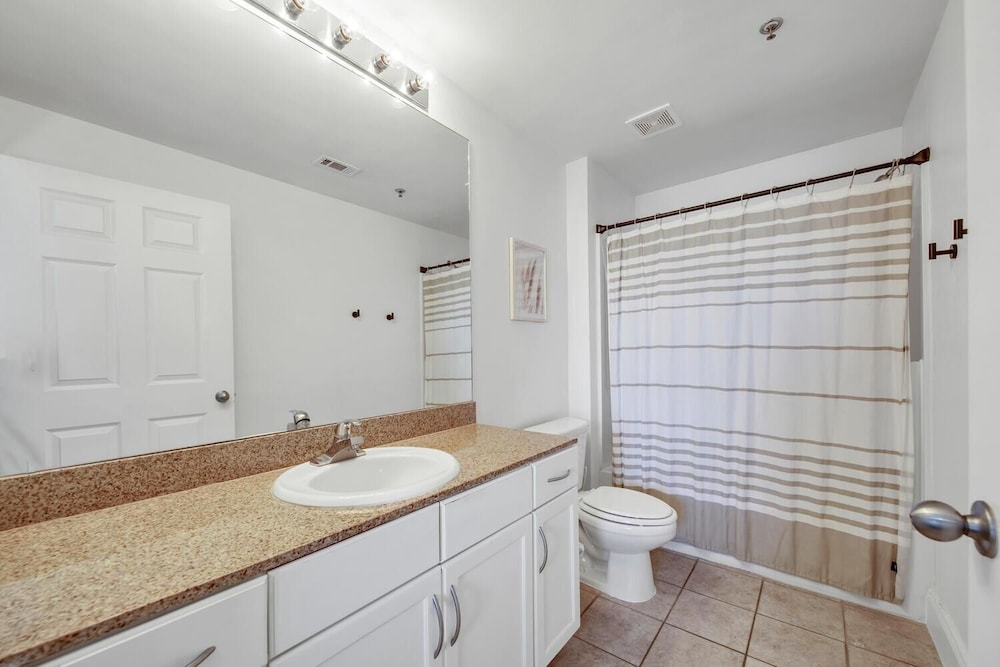 Laketown Wharf 1116