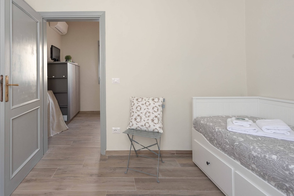 Sanzanobi Apartment