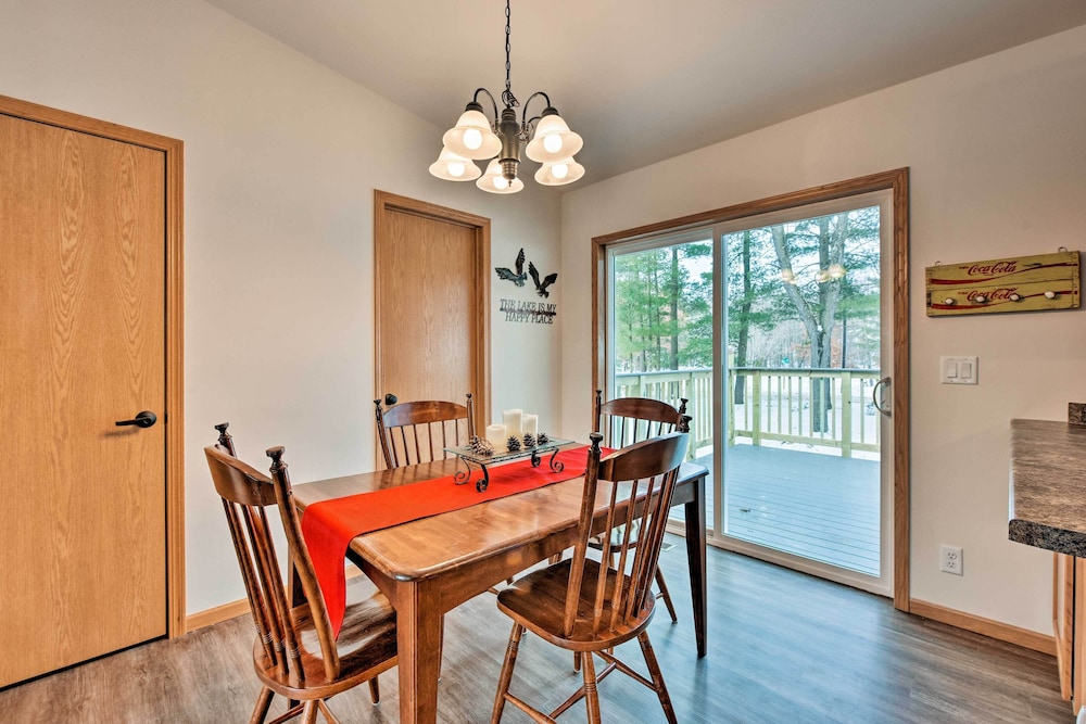 Family-friendly Getaway With Tainter Lake Access! view 2