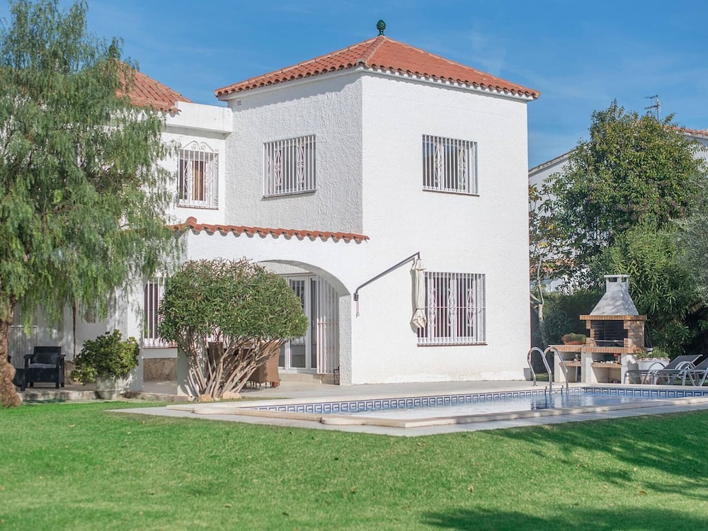 Beach In Cambrils Villa With Private Pool