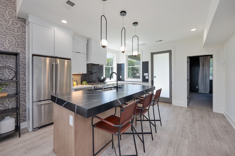 Elevate - Modern Luxury - Stunning City Views
