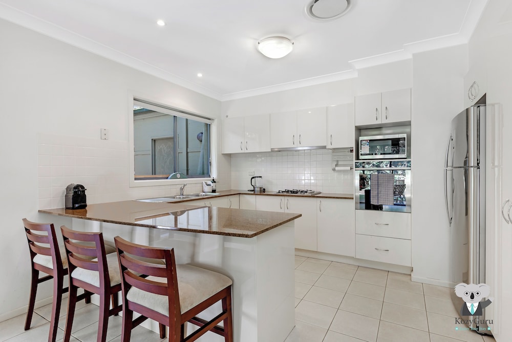 Kozyguru | Westleigh | 4 Bed Room | Free Parking