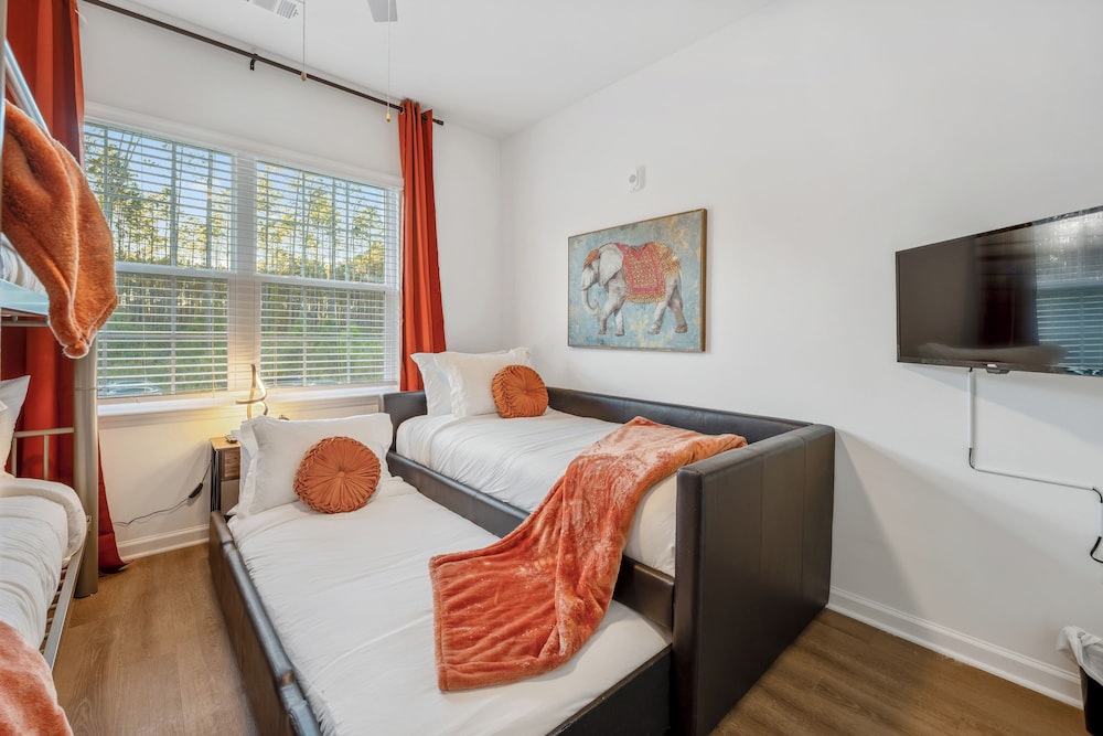 Luxurious Apartments - Pool Gym Bikes