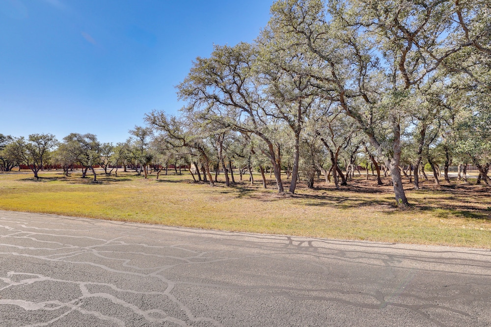 Hill Country Casita Near Guadalupe River!