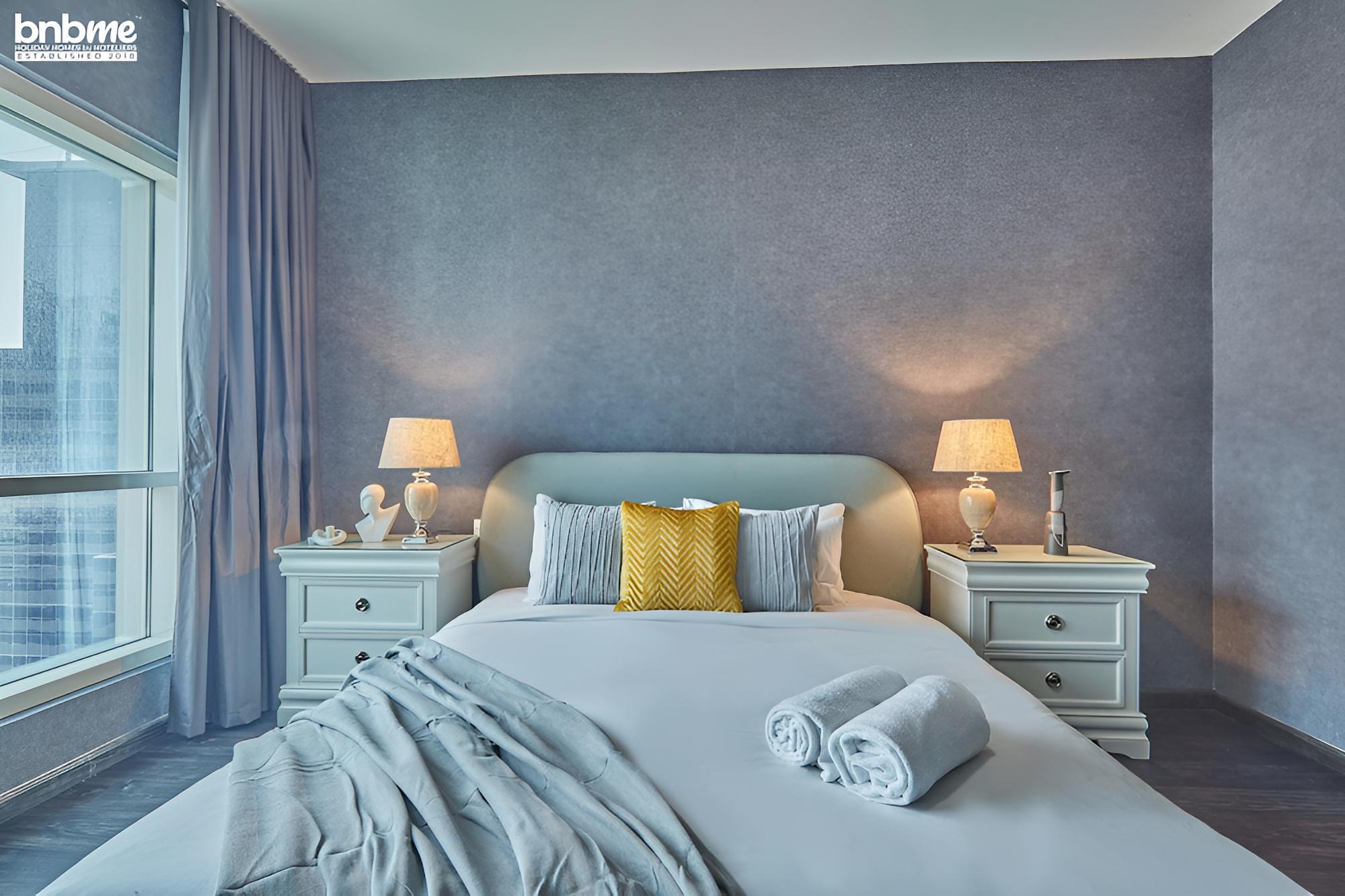3B Lakepoint Tower 3701 by bnbme homes