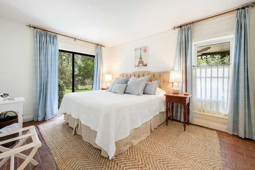 Sunny Pointe 4 Bedroom Home