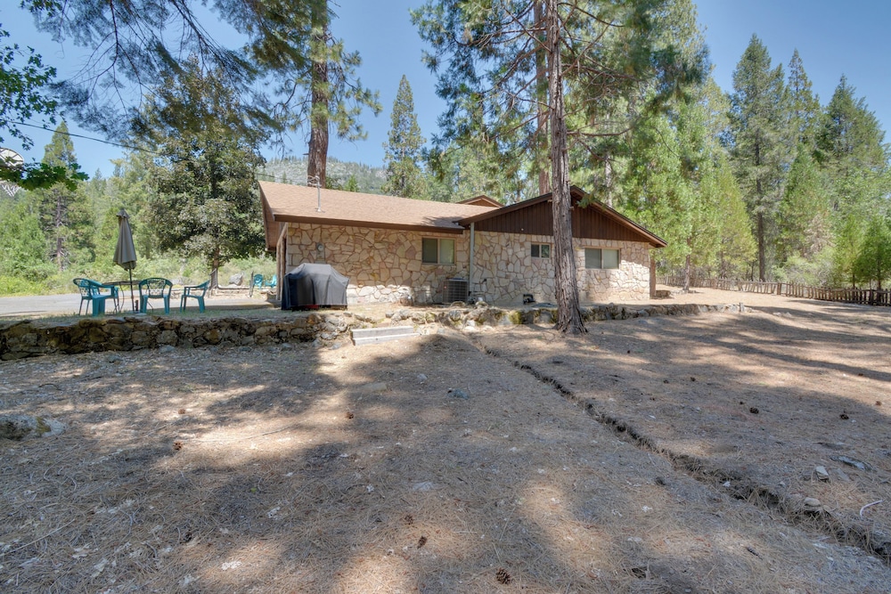 Riverfront Home Near Yosemite National Park!
