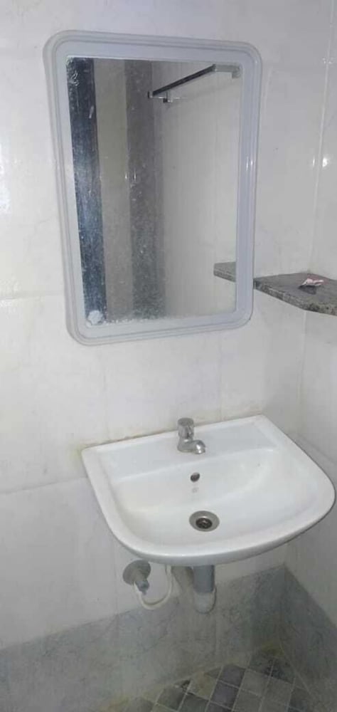 Iroomz Grand Palace view 3