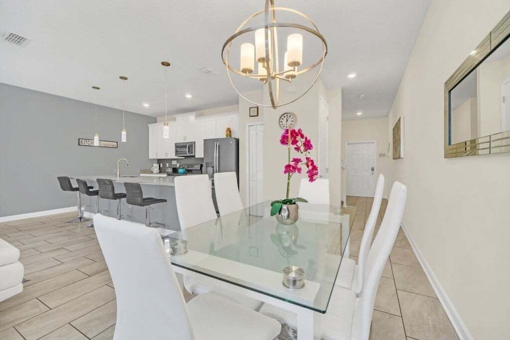 Beautiful Paradise Palms Retreat 4 Bedroom Townhouse