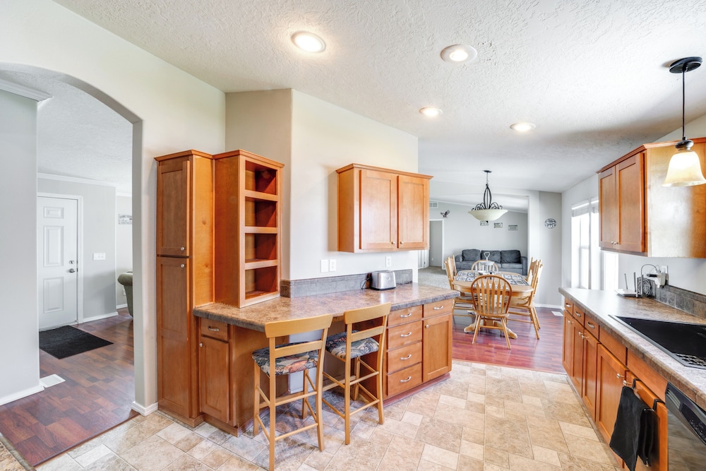 1 Mi to Lake: Getaway w/ Patio in Coulee City!
