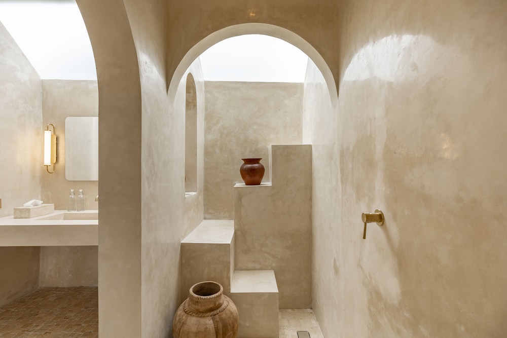 Luxe & Unique honeymoon Bocami Suites- 2 by OriVista - Image 2