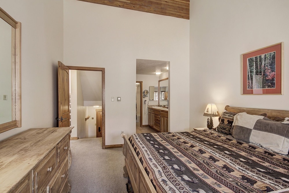 1733 Lenawee 4 Bedroom Condo