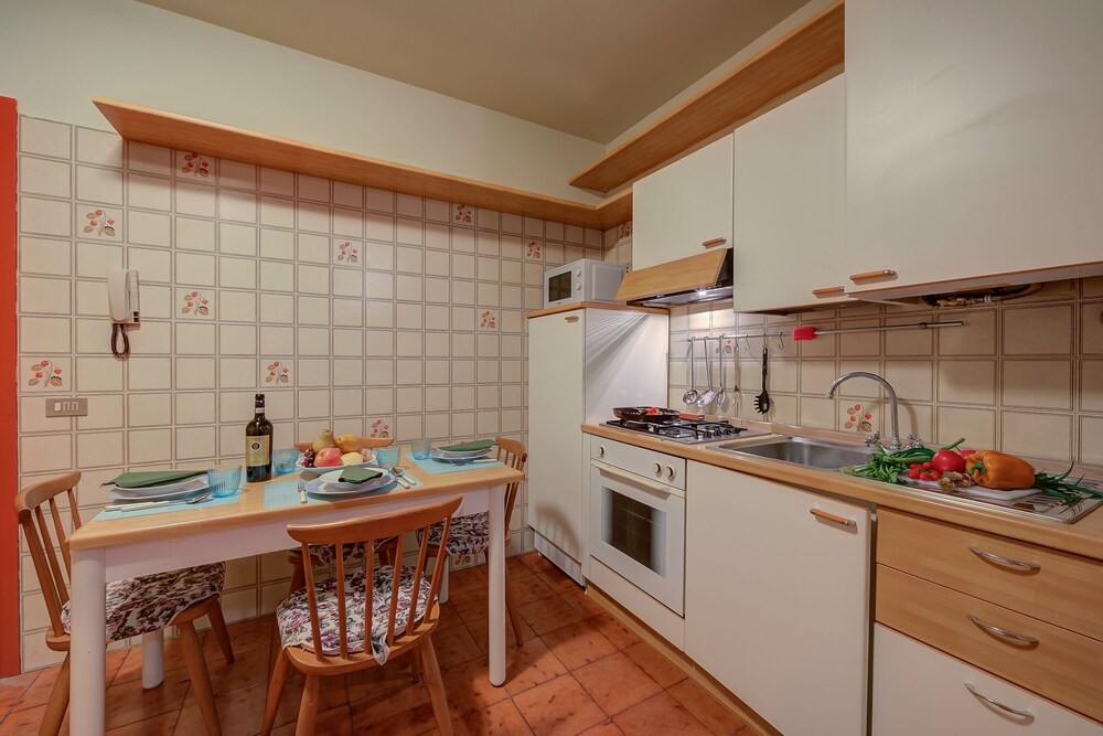 Amely Apartment in Gardone Riviera view 5