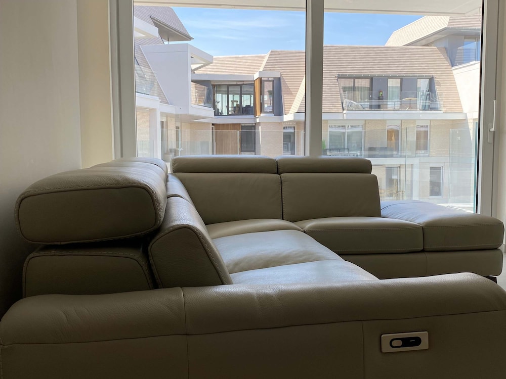 Huswell - Family-friendly Apartment in Nieuwpoort With Shared Summer Pool